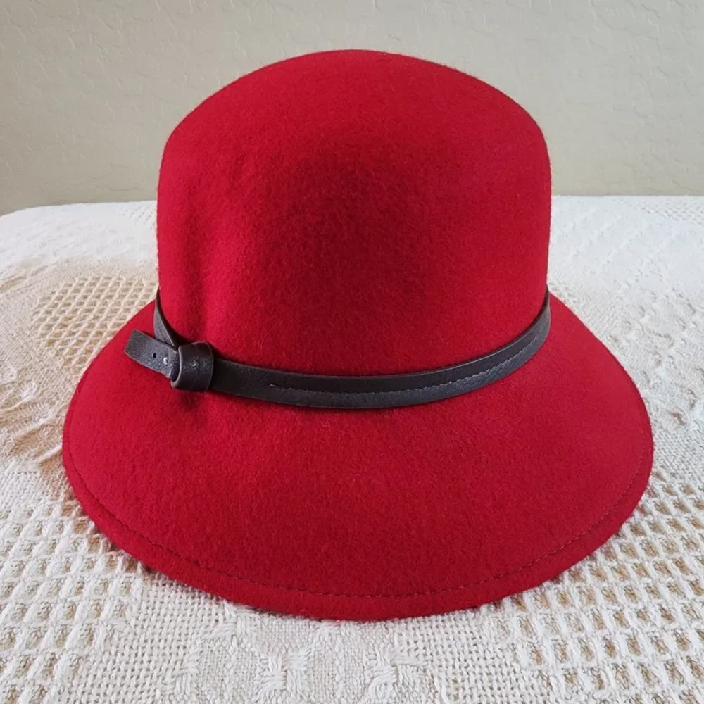 Brilliant Red 100% Wool Cloche Bell Hat Brown Faux Lether Trim Classic Classy